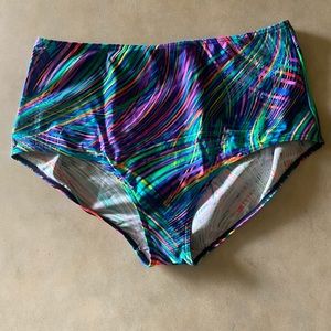 Swim bottoms. Full coverage. High waist.
